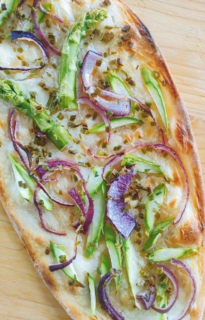 Flammkuchen with asparagus and onions