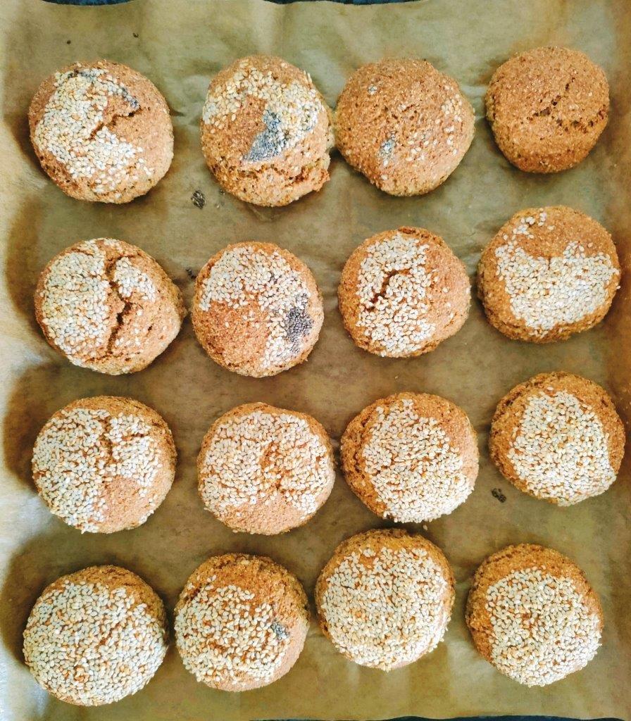 Bread rolls made from millets, oats, quark and flaxseeds